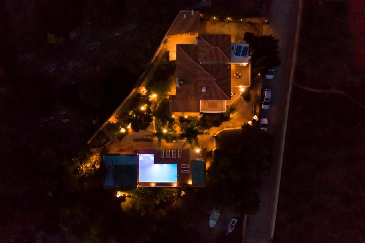 Villa Maira Luxurious With Private Swimming Pool Kórfos Exterior photo