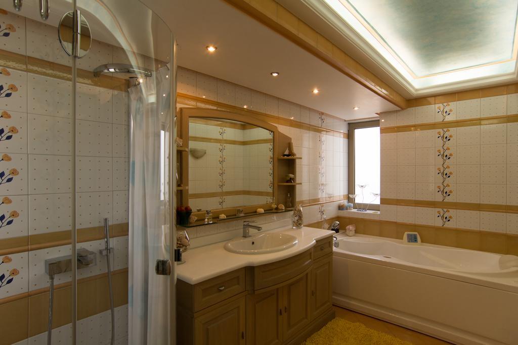 Villa Maira Luxurious With Private Swimming Pool Kórfos Exterior photo