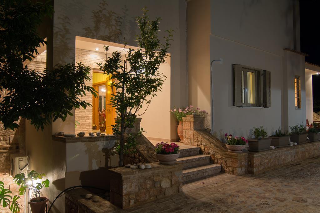 Villa Maira Luxurious With Private Swimming Pool Kórfos Exterior photo